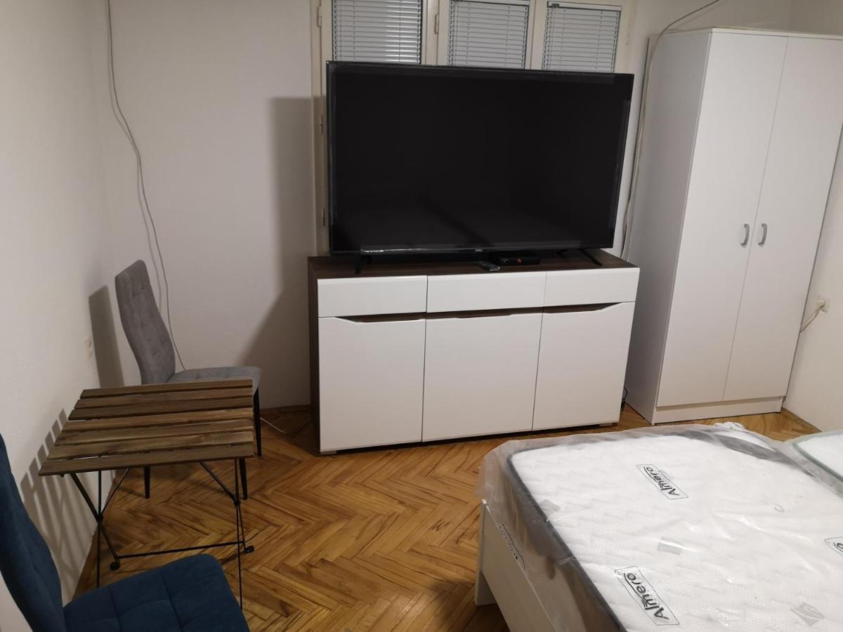 White Night Hotel Skopje Luaran gambar
