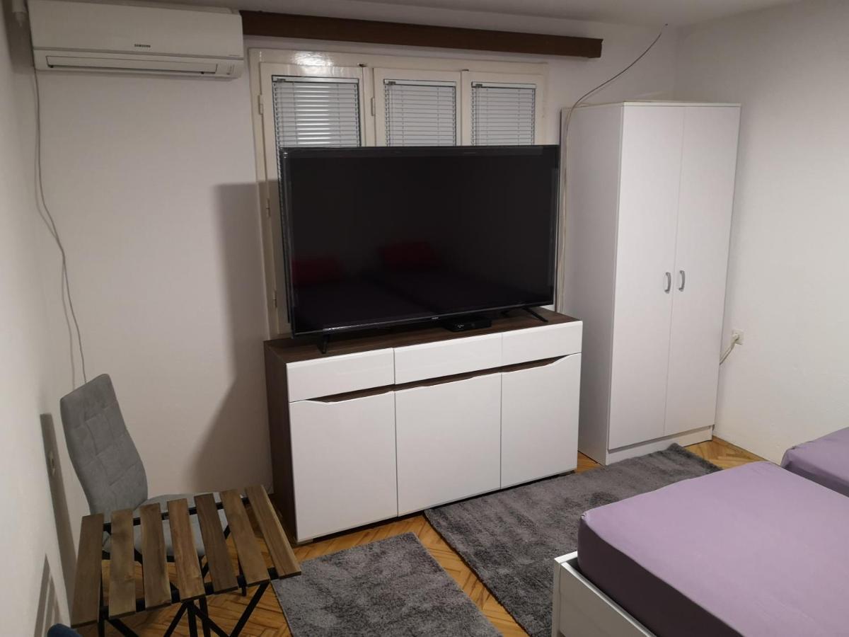 White Night Hotel Skopje Luaran gambar