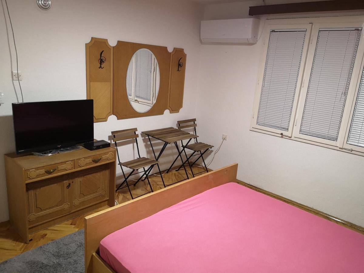 White Night Hotel Skopje Luaran gambar